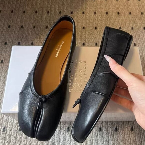 Maison Martin Margiela Black Tabi Flats - Picture 3 of 8